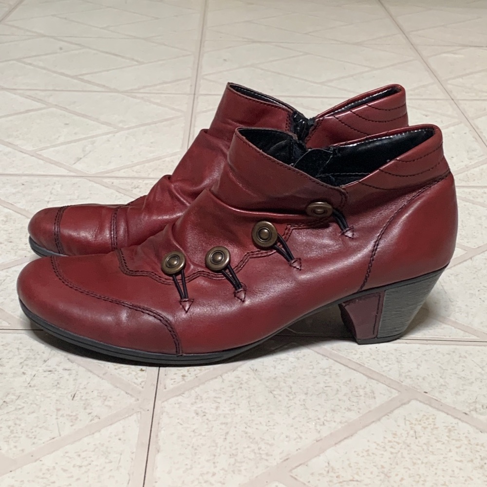 Vintage red button ankle boots booties